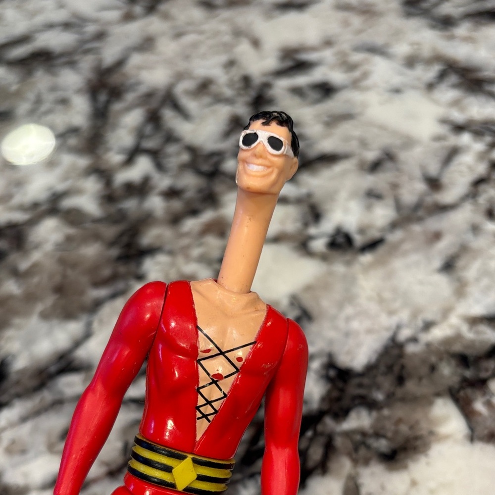 1986 Kenner super power Action Figure with Sunglasses and Striped Waistband - Picture 4 of 4